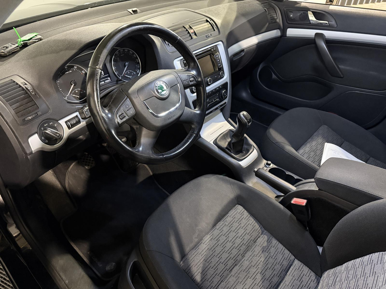 Skoda | Octavia Combi | 1.4 TSI Greentech Ambition Business Line | 2012 | 198.196 km | 01TGL8 | Logisch - Αυτοκίνητο: φωτογραφία 3 Skoda | Octavia Combi | 1.4 TSI Greentech Ambition Business Line | 2012 | 198.196 km | 01TGL8 | Logisch - Αυτοκίνητο: φωτογραφία 3