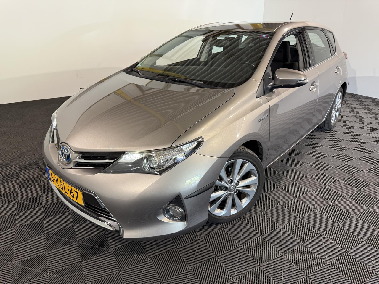 Toyota Auris 1.8 Hybrid Dynamic | 2013 | 191.085 km | 5-KBL-67 - Hatchback: φωτογραφία 1 Toyota Auris 1.8 Hybrid Dynamic | 2013 | 191.085 km | 5-KBL-67 - Hatchback: φωτογραφία 1