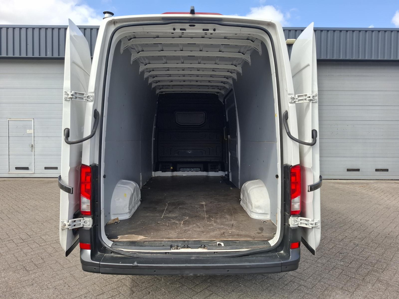 Volkswagen Crafter 35 2.0 TDI L4H3 | 2022 | 135.282 km | VPR-84-T - Βαν: φωτογραφία 3 Volkswagen Crafter 35 2.0 TDI L4H3 | 2022 | 135.282 km | VPR-84-T - Βαν: φωτογραφία 3
