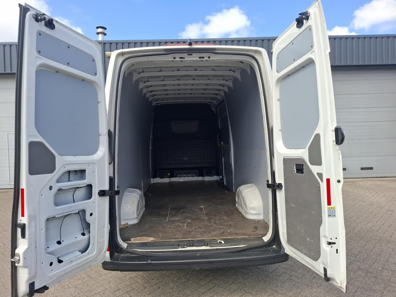 Volkswagen Crafter 35 2.0 TDI L4H3 | 2022 | 135.282 km | VPR-84-T - Βαν: φωτογραφία 4 Volkswagen Crafter 35 2.0 TDI L4H3 | 2022 | 135.282 km | VPR-84-T - Βαν: φωτογραφία 4