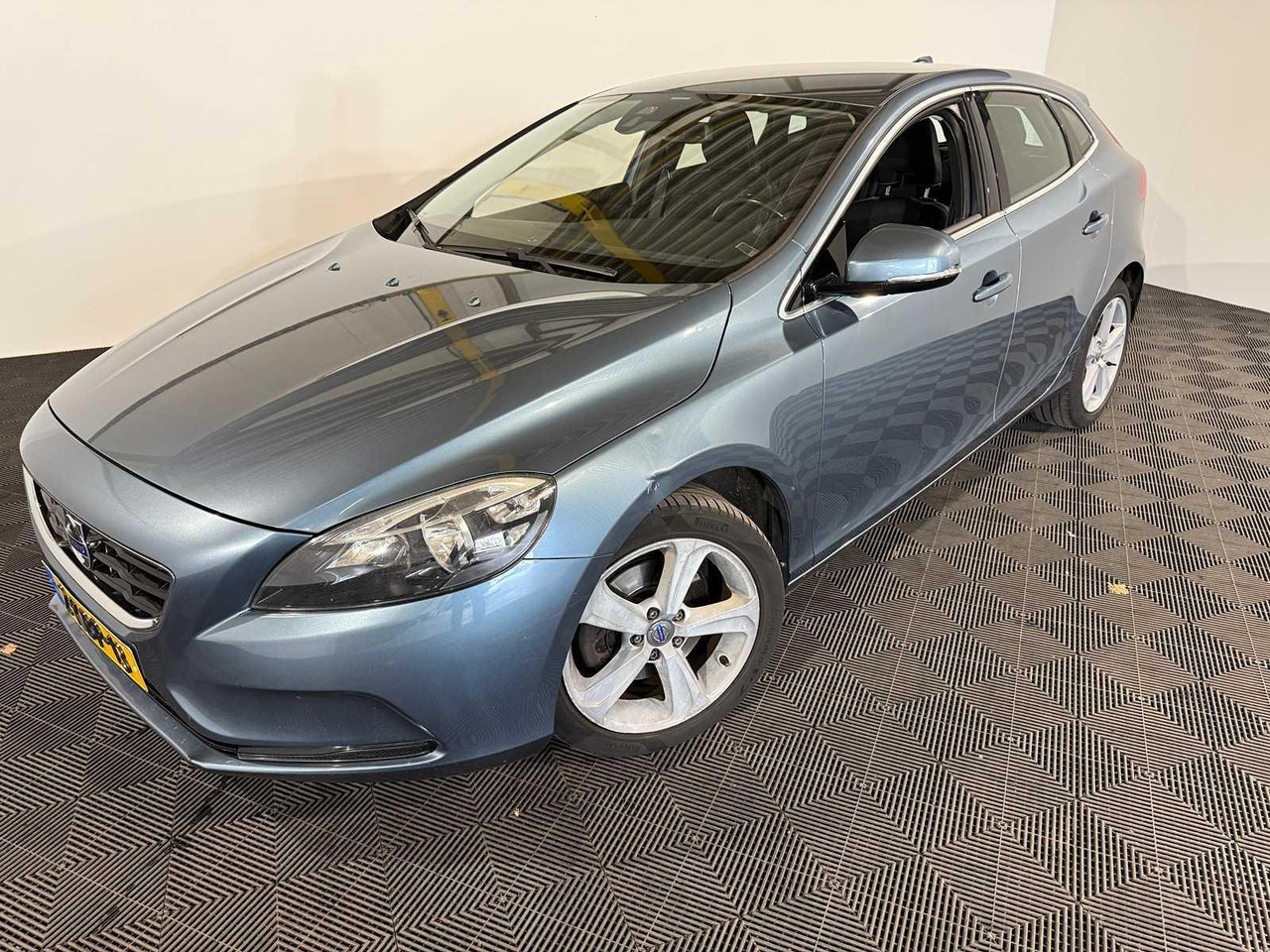 Volvo V40 1.6 T3 Momentum | 2013 | 210.566 km | 2-KBP-13 - Αυτοκίνητο: φωτογραφία 1 Volvo V40 1.6 T3 Momentum | 2013 | 210.566 km | 2-KBP-13 - Αυτοκίνητο: φωτογραφία 1