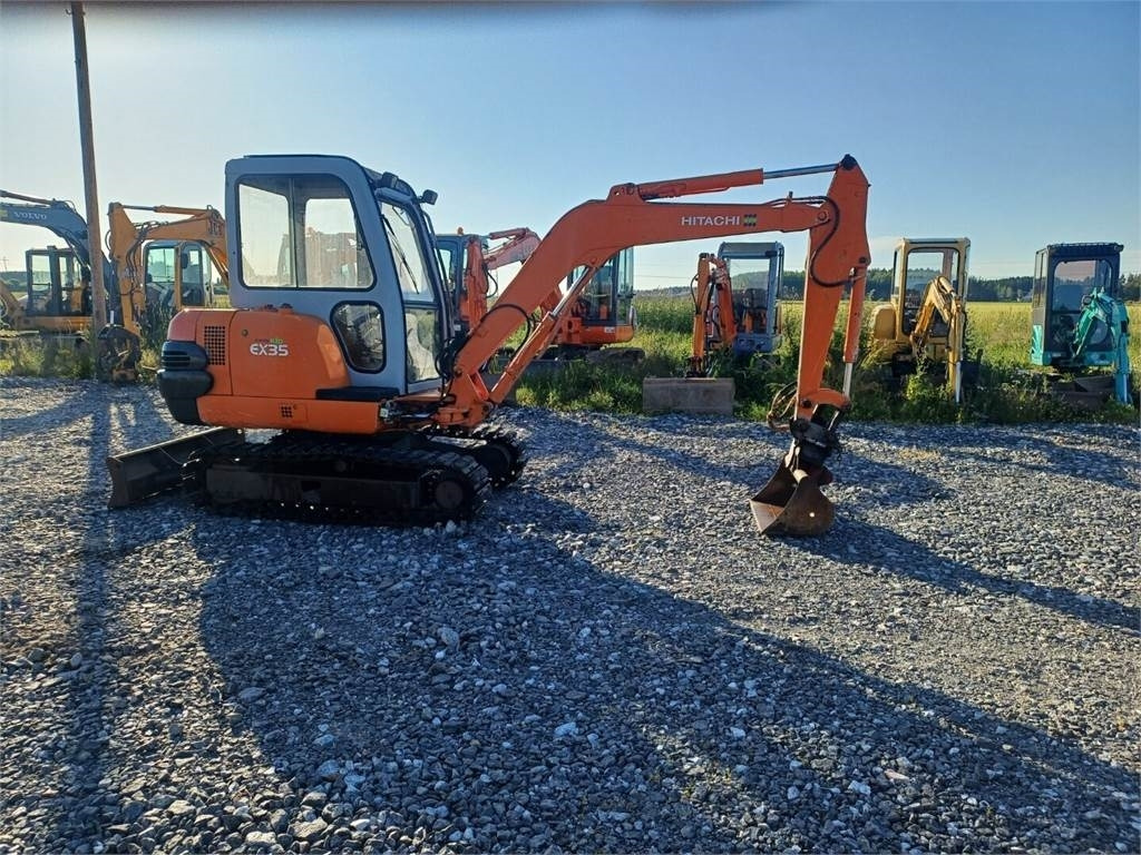 Hitachi EX35 kauhan kallistaja - Μίνι εκσκαφέας: φωτογραφία 4 Hitachi EX35 kauhan kallistaja - Μίνι εκσκαφέας: φωτογραφία 4