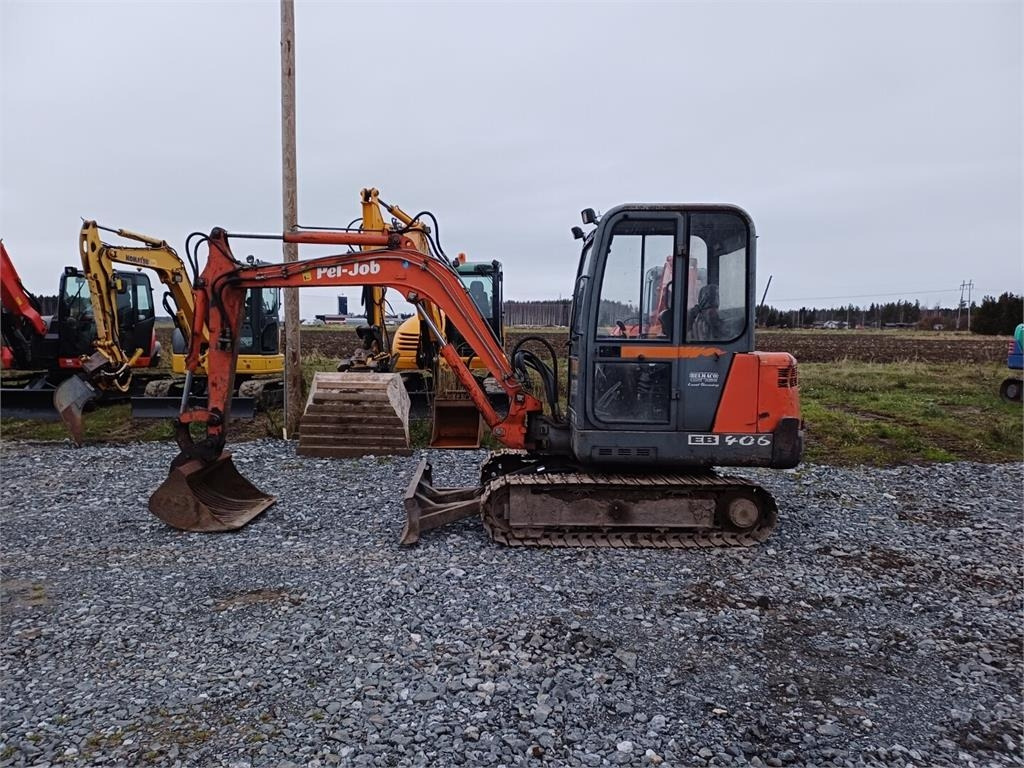 Μίνι εκσκαφέας Pel-Job EB406 rautateloilla. Kolme kauhaa: φωτογραφία 1