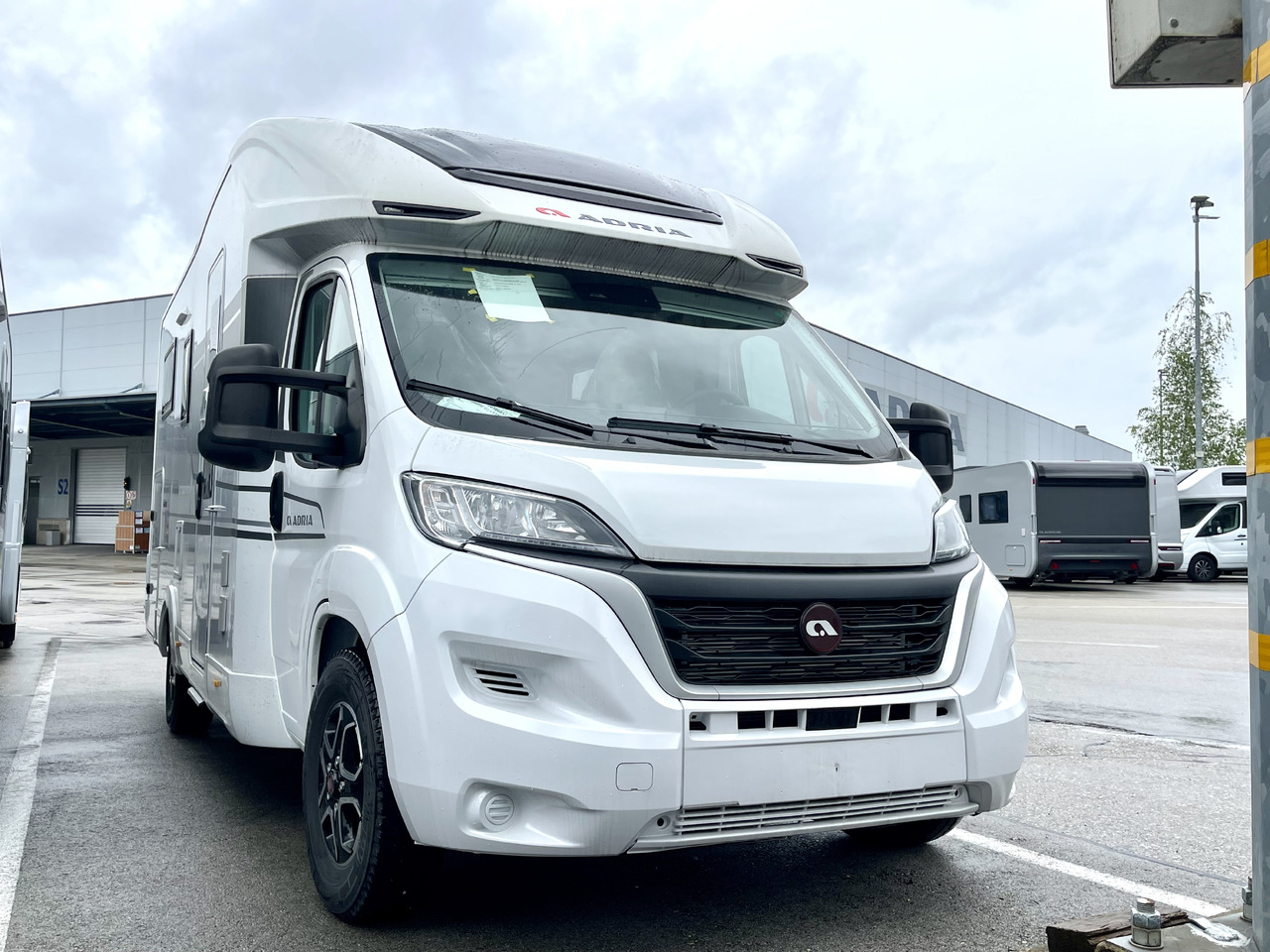 ADRIA Matrix axess 650 SC - Ημιενιαίο αυτοκινούμενο: φωτογραφία 1 ADRIA Matrix axess 650 SC - Ημιενιαίο αυτοκινούμενο: φωτογραφία 1