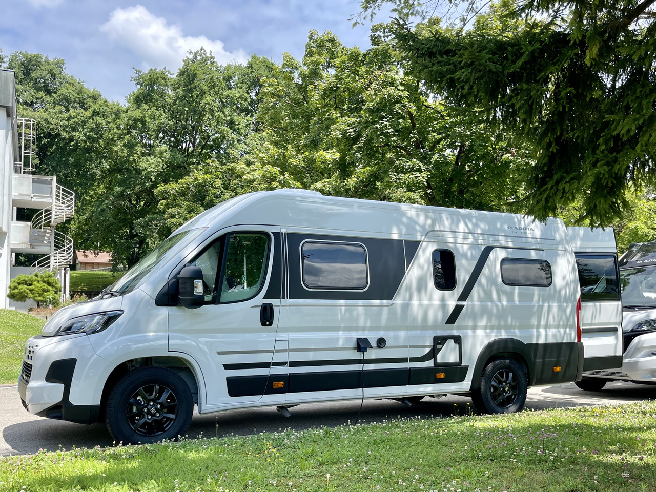 ADRIA Twin 640 SLB - Αυτοκινούμενο βαν: φωτογραφία 2 ADRIA Twin 640 SLB - Αυτοκινούμενο βαν: φωτογραφία 2