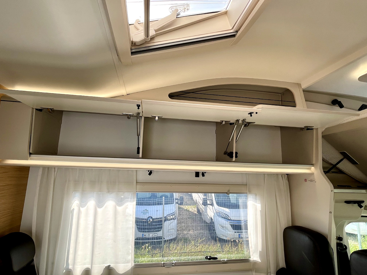 Αυτοκινούμενο με σοφίτα Adria Coral Xl 600 DP: φωτογραφία 13 Αυτοκινούμενο με σοφίτα Adria Coral Xl 600 DP: φωτογραφία 13