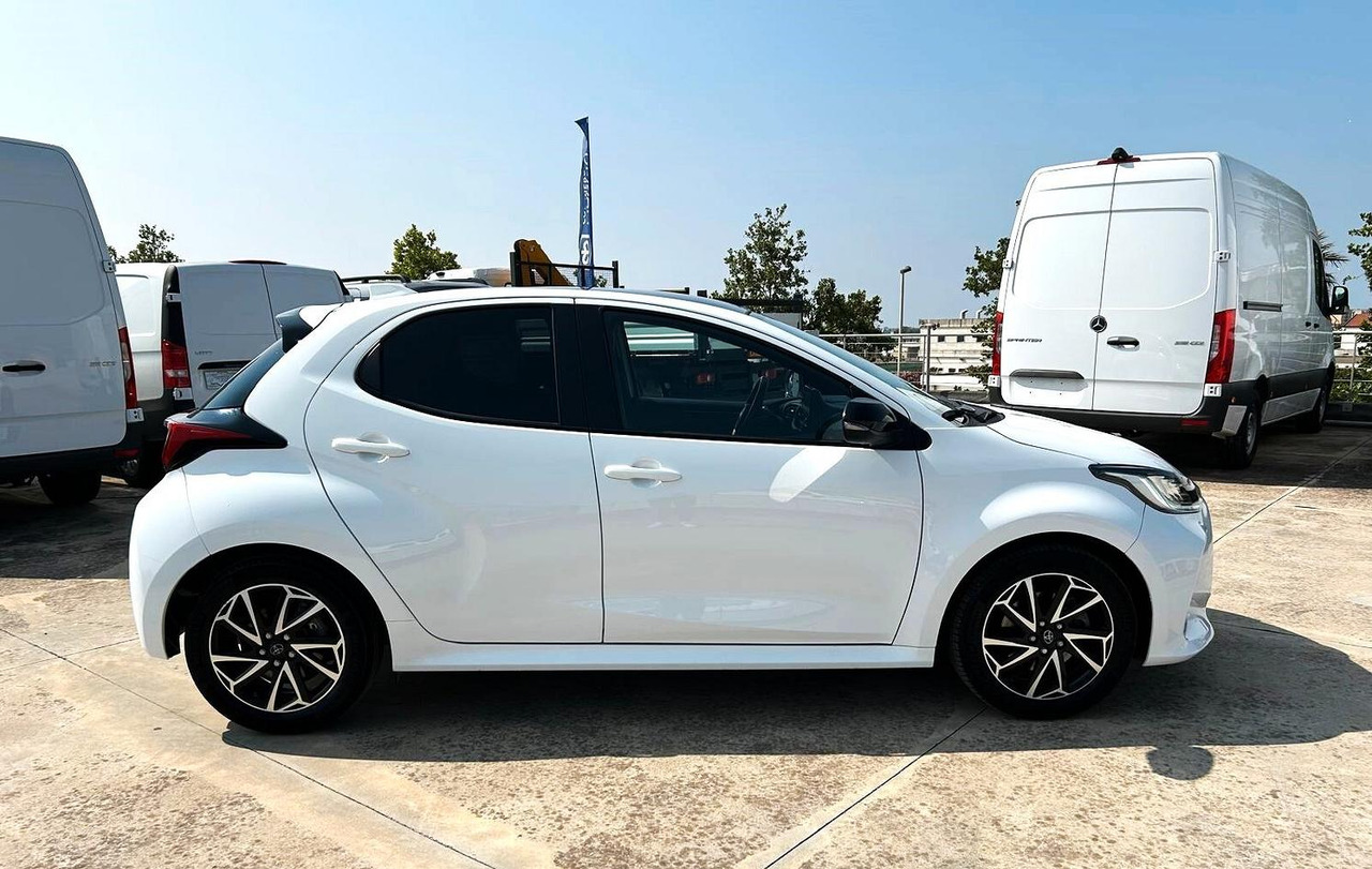 Toyota Yaris 1.5 Hybrid 5 porte Lounge - Λιμουζίνα/ Sedan: φωτογραφία 4 Toyota Yaris 1.5 Hybrid 5 porte Lounge - Λιμουζίνα/ Sedan: φωτογραφία 4