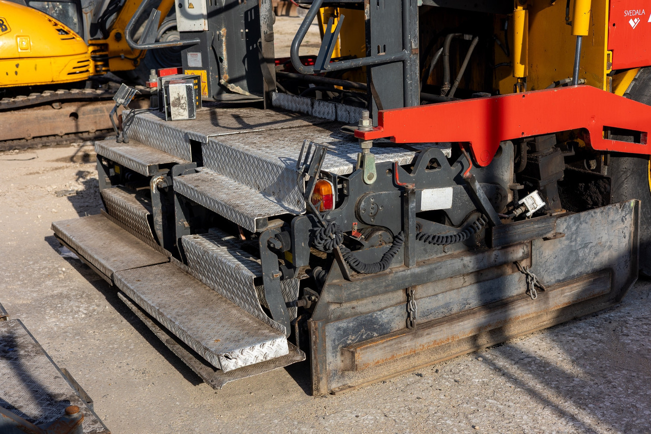 DYNAPAC F121-4W - Διαστρωτήρας ασφάλτου: φωτογραφία 5 DYNAPAC F121-4W - Διαστρωτήρας ασφάλτου: φωτογραφία 5