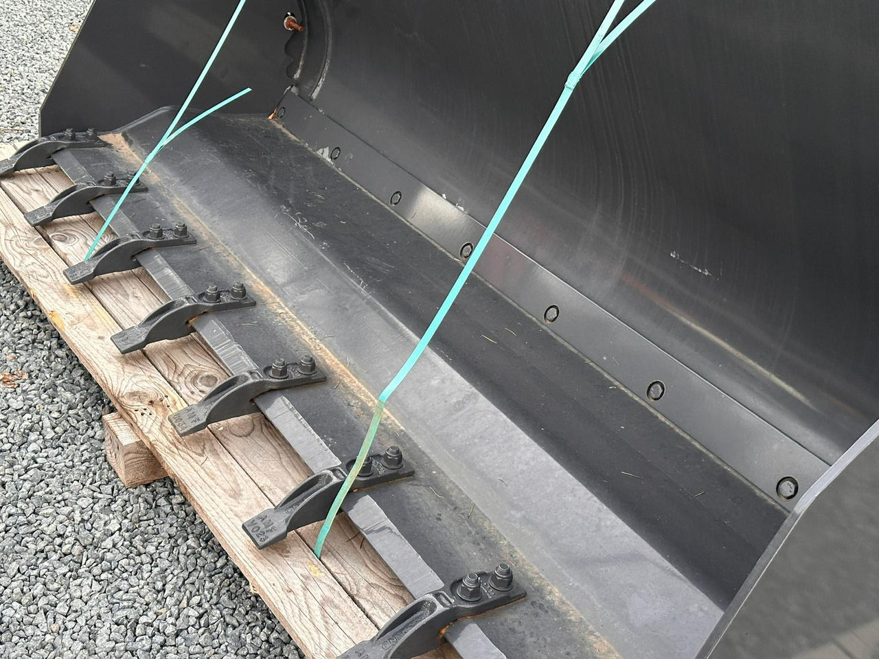 NEW HOLLAND 220 - Κουβάς για φορτωτή: φωτογραφία 3 NEW HOLLAND 220 - Κουβάς για φορτωτή: φωτογραφία 3