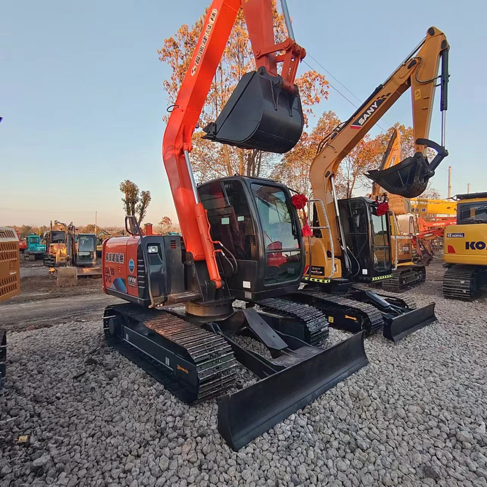 HITACHI ZX70 - Ερπυστριοφόρος εκσκαφέας: φωτογραφία 1 HITACHI ZX70 - Ερπυστριοφόρος εκσκαφέας: φωτογραφία 1