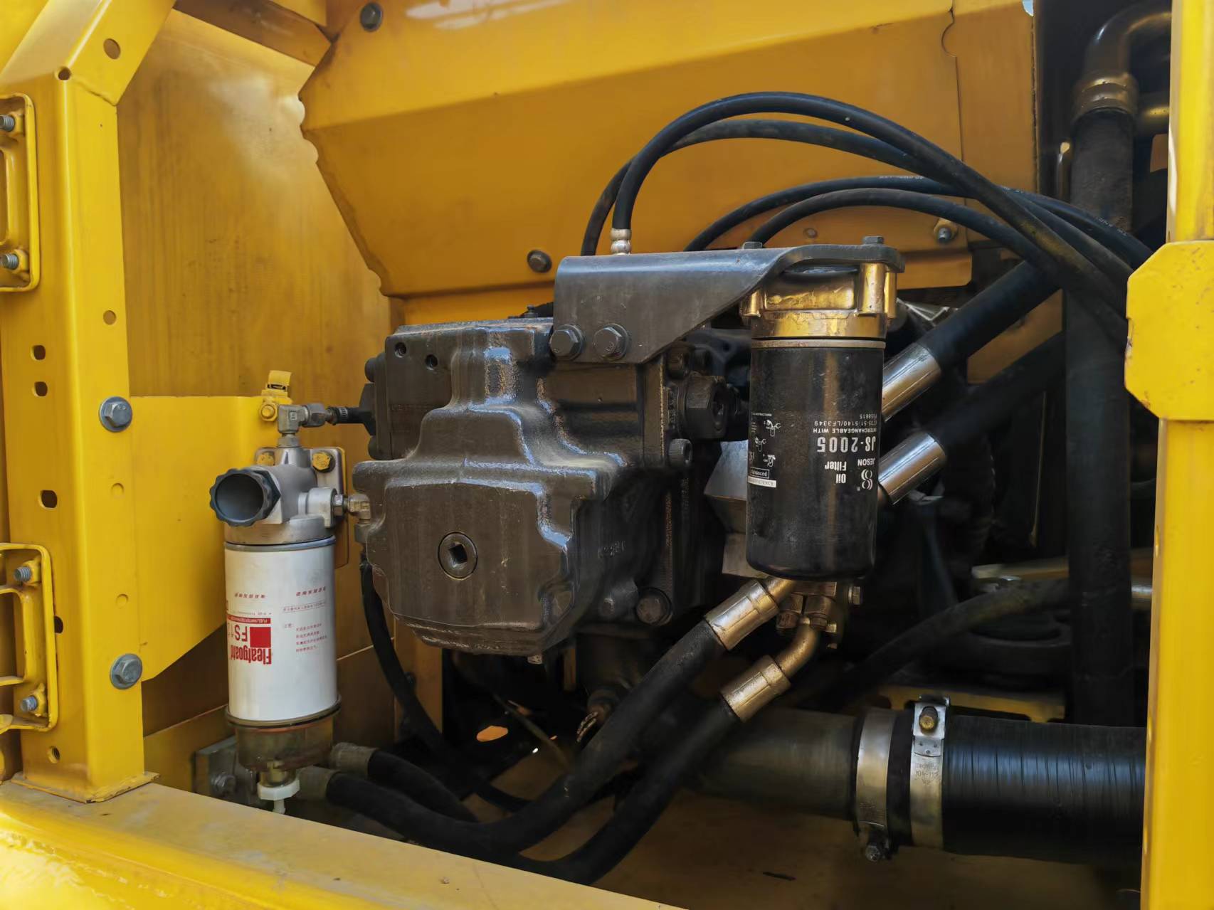 Ερπυστριοφόρος εκσκαφέας KOMATSU PC200: φωτογραφία 17