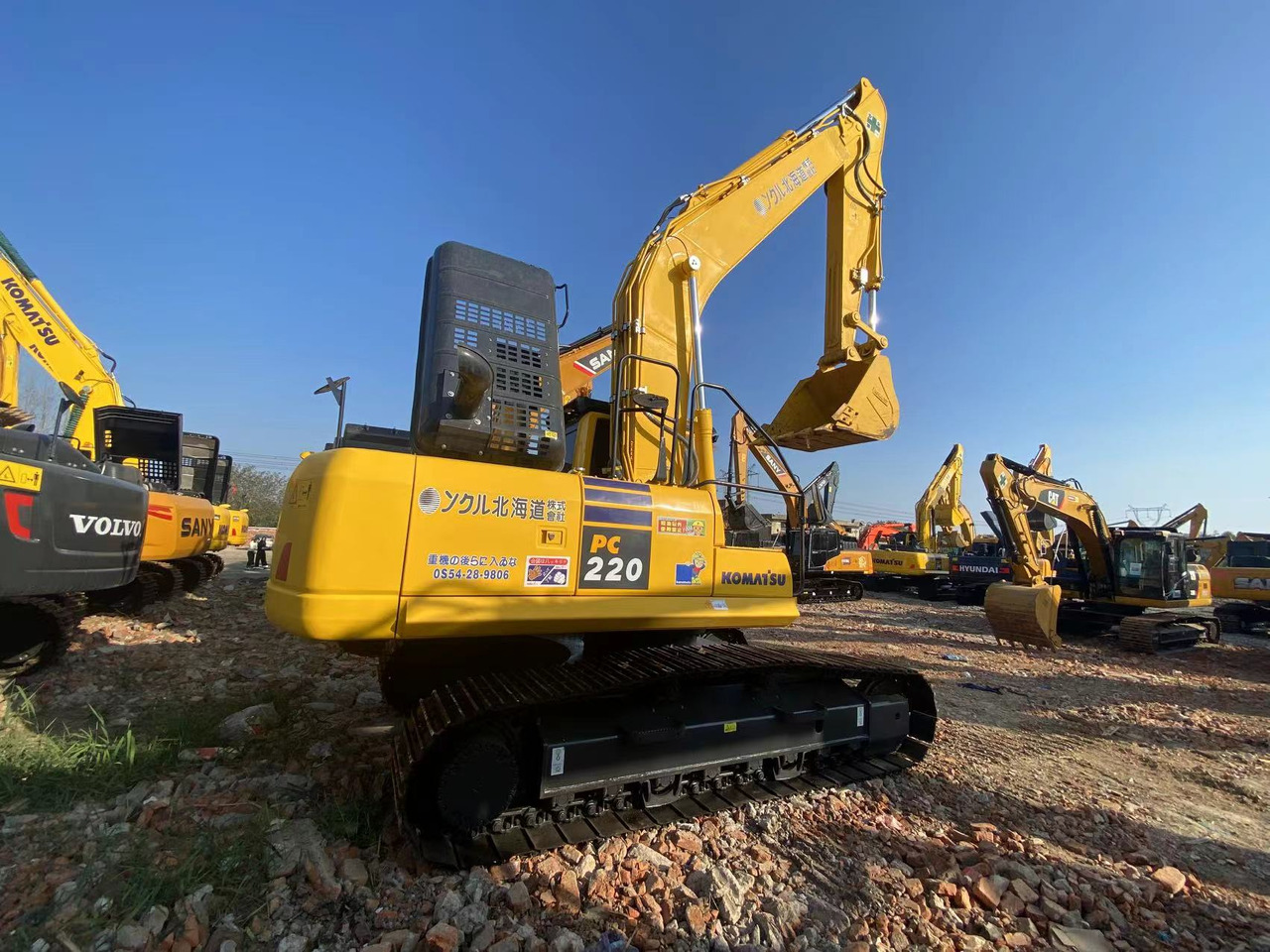 KOMATSU PC220 - Ερπυστριοφόρος εκσκαφέας: φωτογραφία 1 KOMATSU PC220 - Ερπυστριοφόρος εκσκαφέας: φωτογραφία 1
