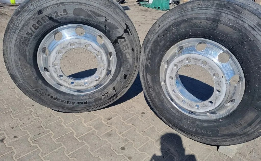 ALUMINIOWA ALCOA 22.5 X 9.00 -176 - Ζάντα: φωτογραφία 1 ALUMINIOWA ALCOA 22.5 X 9.00 -176 - Ζάντα: φωτογραφία 1
