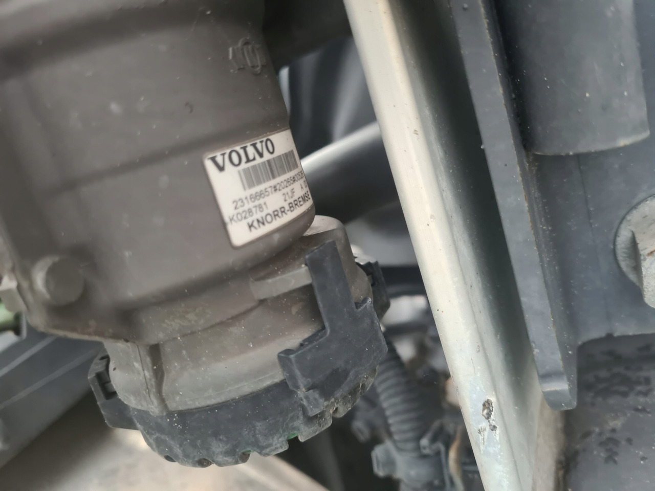 KNORR-BREMSE ZAWÓR EBS EUROPA NACZEPOWY VOLVO FH 4 FM 4 FH 5 FM 5 FMX 23166657 - Βαλβίδα φρένων για Φορτηγό: φωτογραφία 3 KNORR-BREMSE ZAWÓR EBS EUROPA NACZEPOWY VOLVO FH 4 FM 4 FH 5 FM 5 FMX 23166657 - Βαλβίδα φρένων για Φορτηγό: φωτογραφία 3