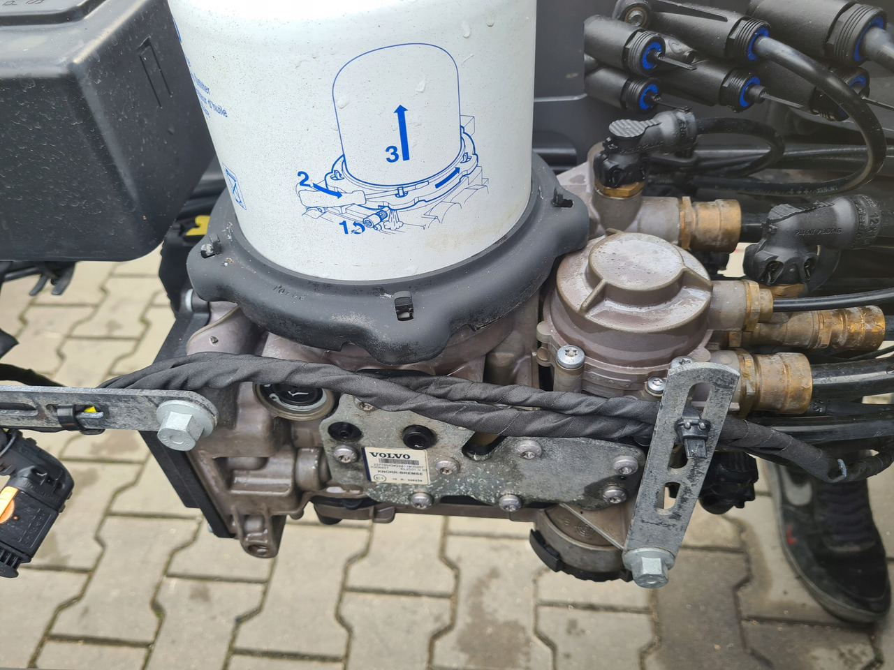 KNORR-BREMSE ZAWÓR OSUSZACZ POWIETRZA APM VOLVO FH 5 FM 5 EURO 6 - Εξαρτήματα φρένων για Φορτηγό: φωτογραφία 2 KNORR-BREMSE ZAWÓR OSUSZACZ POWIETRZA APM VOLVO FH 5 FM 5 EURO 6 - Εξαρτήματα φρένων για Φορτηγό: φωτογραφία 2