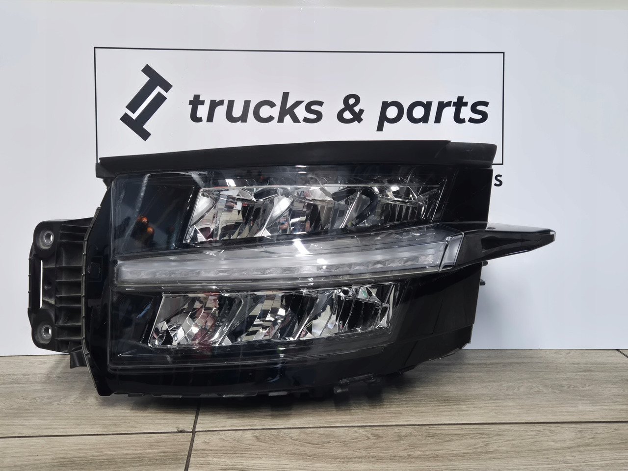 RENAULT REFLEKTOR LAMPA RENAULT RANGE T GAMA T EVOLUTION EVO LED LEWA - Προβολέας για Φορτηγό: φωτογραφία 1 RENAULT REFLEKTOR LAMPA RENAULT RANGE T GAMA T EVOLUTION EVO LED LEWA - Προβολέας για Φορτηγό: φωτογραφία 1
