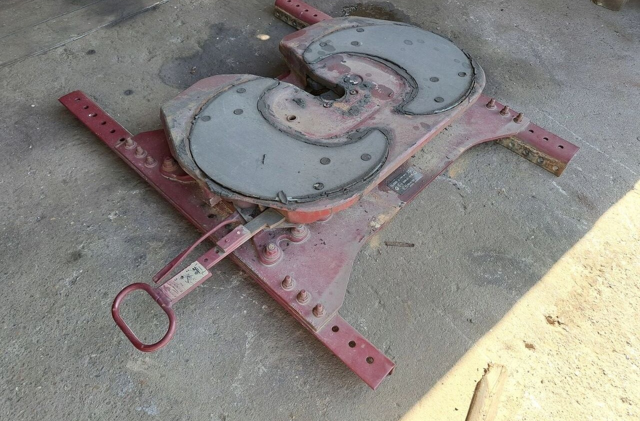 Renault HOLLAND GF 150 MM GAMA T 21325975 Renault - Πέμπτος τροχός για Φορτηγό: φωτογραφία 4 Renault HOLLAND GF 150 MM GAMA T 21325975 Renault - Πέμπτος τροχός για Φορτηγό: φωτογραφία 4