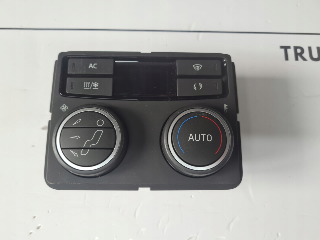 VOLVO PANEL NAWIEWU OGRZEWANIA KLIMATYZACJI VOLVO FH 5 ORYGINAŁ 22711928 - Θέρμανση/ Εξαερισμός για Φορτηγό: φωτογραφία 2 VOLVO PANEL NAWIEWU OGRZEWANIA KLIMATYZACJI VOLVO FH 5 ORYGINAŁ 22711928 - Θέρμανση/ Εξαερισμός για Φορτηγό: φωτογραφία 2