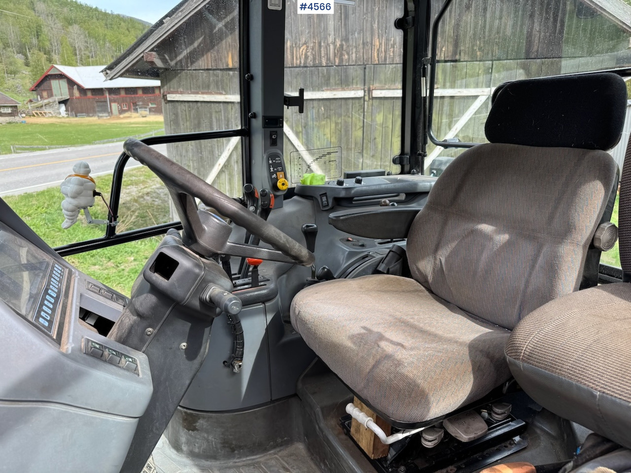 1998 New Holland TS 100 w/front loader and some equipment - Τρακτέρ: φωτογραφία 5 1998 New Holland TS 100 w/front loader and some equipment - Τρακτέρ: φωτογραφία 5