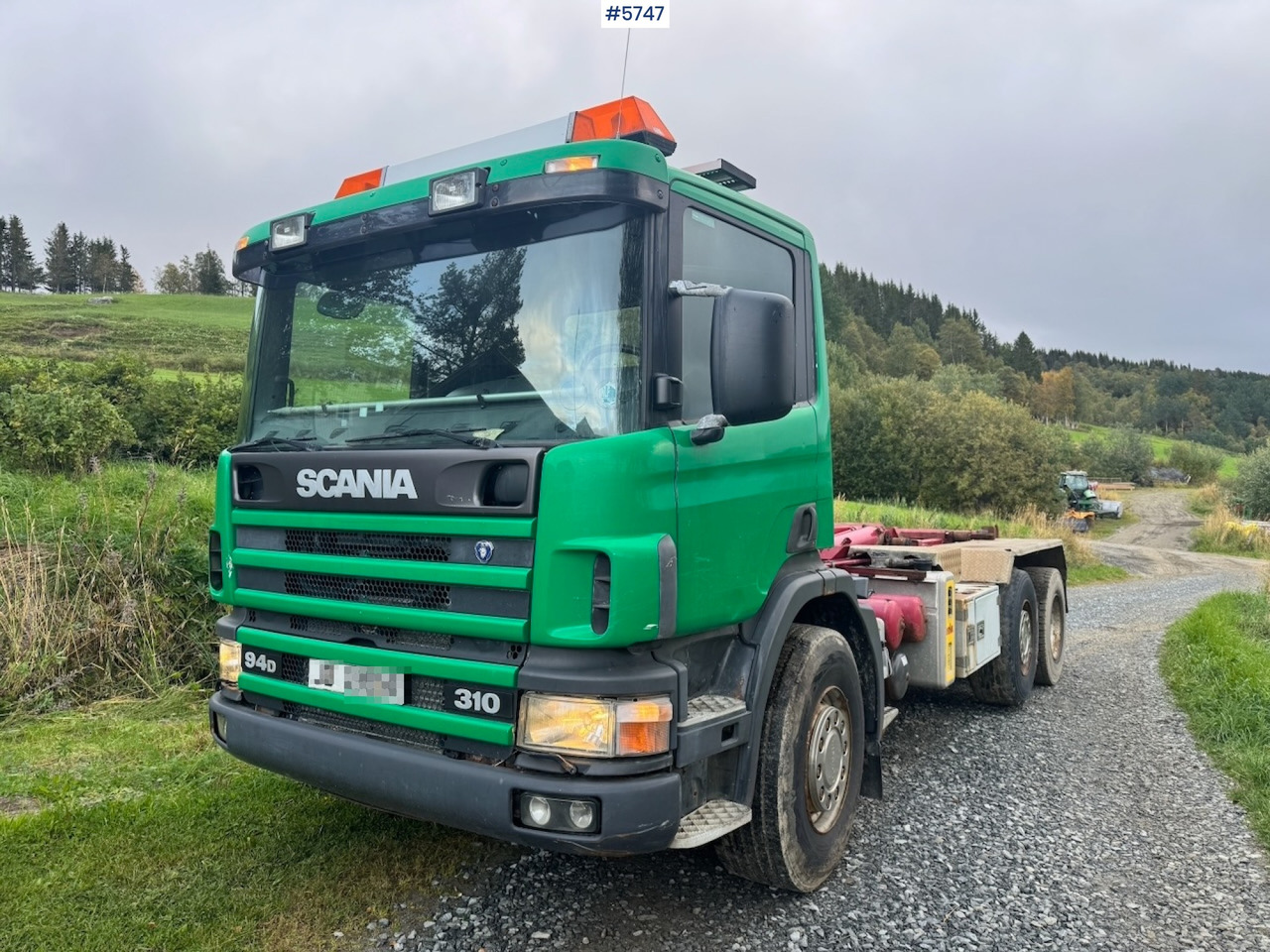 1998 Scania 94D 310 Hook‑truck - Φορτηγό φόρτωσης γάντζου: φωτογραφία 1 1998 Scania 94D 310 Hook‑truck - Φορτηγό φόρτωσης γάντζου: φωτογραφία 1