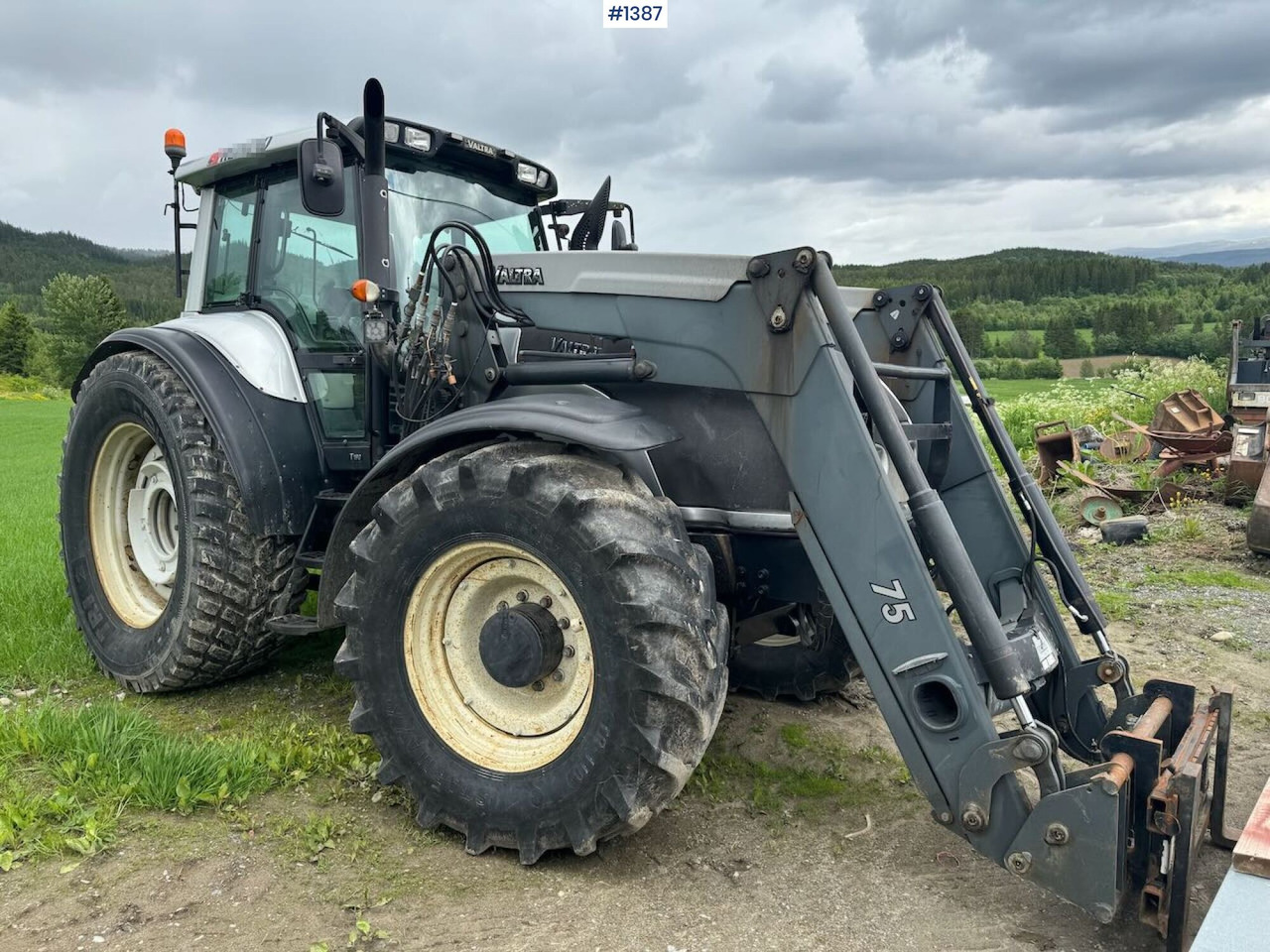 2007 Valtra T190 4x4 Tractor w/ bucket - Τρακτέρ: φωτογραφία 1 2007 Valtra T190 4x4 Tractor w/ bucket - Τρακτέρ: φωτογραφία 1
