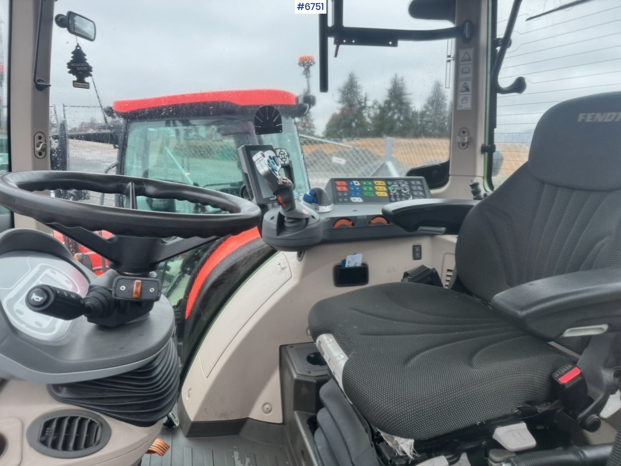 Τρακτέρ 2019 Fendt 313 Vario w/ Front hydraulics and 2 sets of tires.: φωτογραφία 17