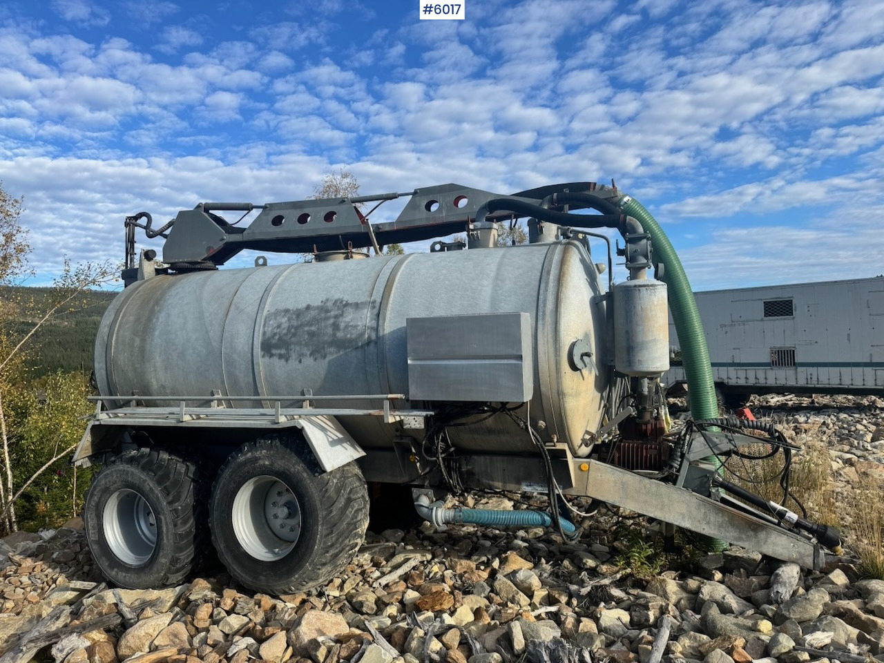 Caveco vacuum wagon with loading robot - Ρυμούλκα βυτίο: φωτογραφία 1 Caveco vacuum wagon with loading robot - Ρυμούλκα βυτίο: φωτογραφία 1
