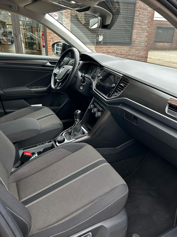 Volkswagen T-Roc Style - SUV: φωτογραφία 3 Volkswagen T-Roc Style - SUV: φωτογραφία 3