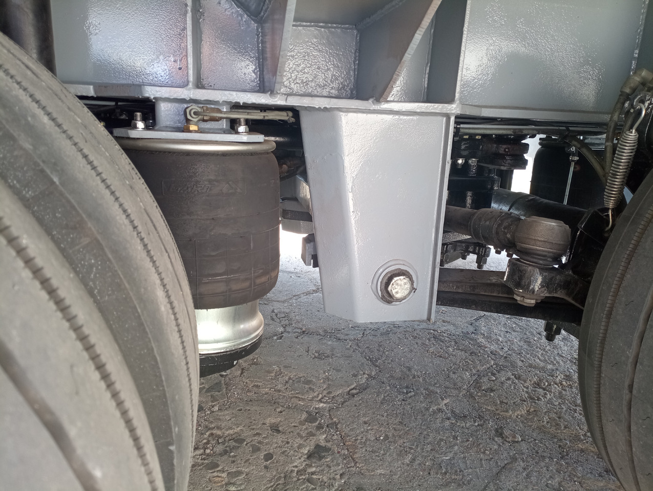 BERTOJA Tiefbett marki Bertoja 2-osie skrętne po kapitalnym remoncie - Επικαθήμενο με χαμηλό δάπεδο: φωτογραφία 5 BERTOJA Tiefbett marki Bertoja 2-osie skrętne po kapitalnym remoncie - Επικαθήμενο με χαμηλό δάπεδο: φωτογραφία 5