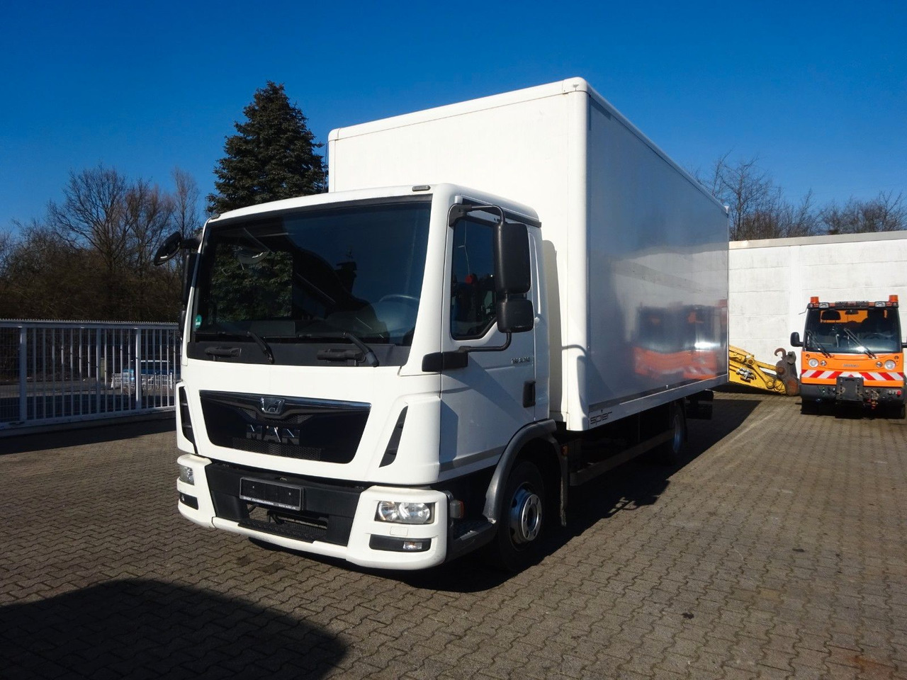 MAN 8.150 TGL Koffer 4x2 - Φορτηγό κόφα: φωτογραφία 1 MAN 8.150 TGL Koffer 4x2 - Φορτηγό κόφα: φωτογραφία 1