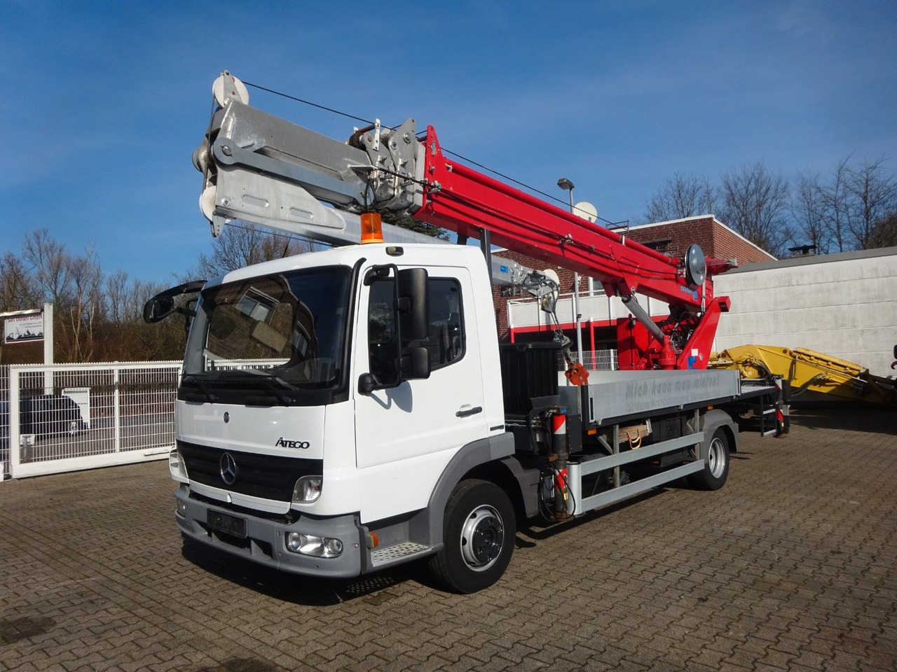 Mercedes-Benz 818 Atego + Böcker AK 32 Meter Dachdeckerkran - Φορτηγό με γερανό: φωτογραφία 2 Mercedes-Benz 818 Atego + Böcker AK 32 Meter Dachdeckerkran - Φορτηγό με γερανό: φωτογραφία 2