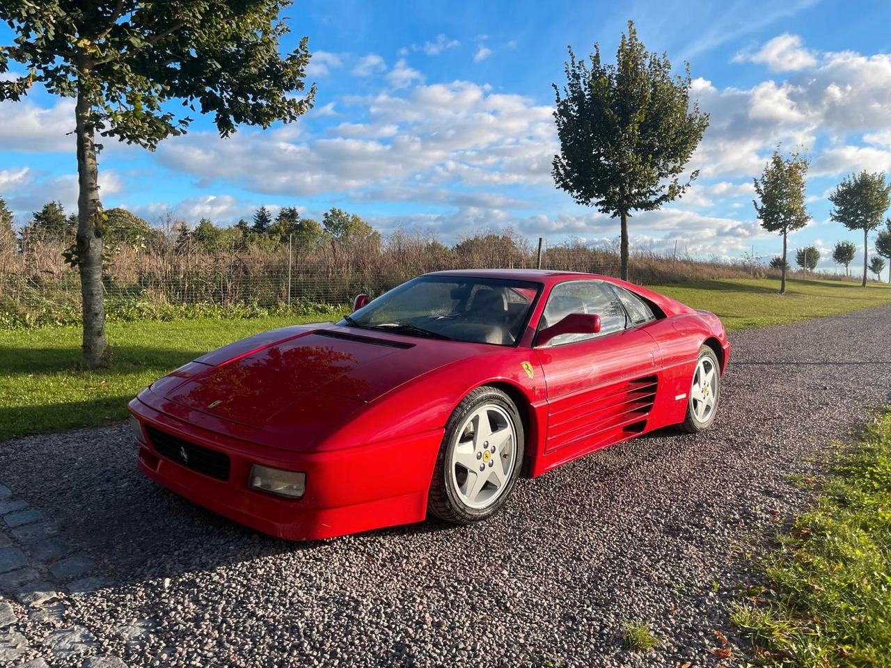 Ferrari 348 TB - Κουπέ αυτοκίνητο: φωτογραφία 1 Ferrari 348 TB - Κουπέ αυτοκίνητο: φωτογραφία 1