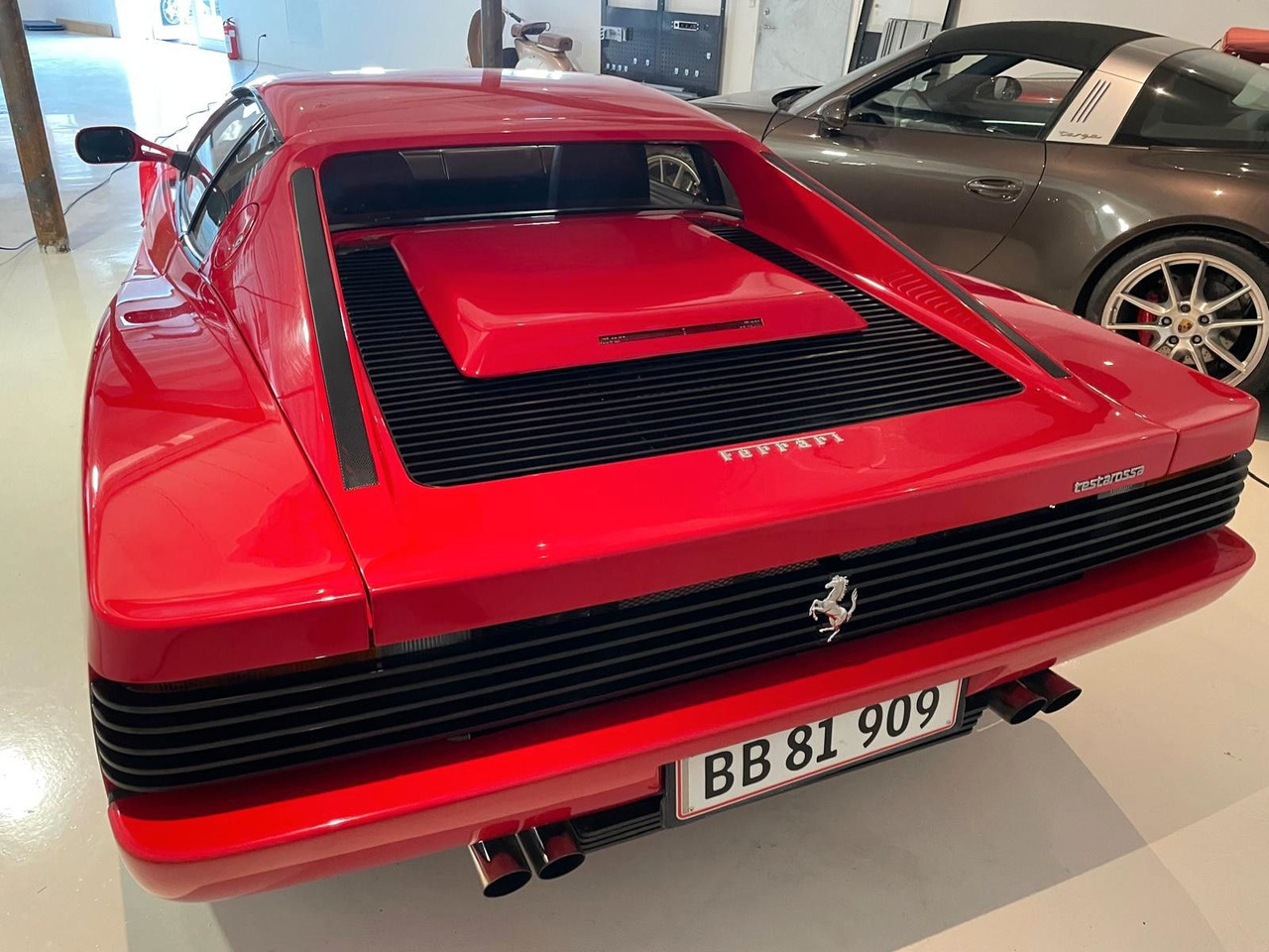 Ferrari Testarossa - Αυτοκίνητο: φωτογραφία 4 Ferrari Testarossa - Αυτοκίνητο: φωτογραφία 4