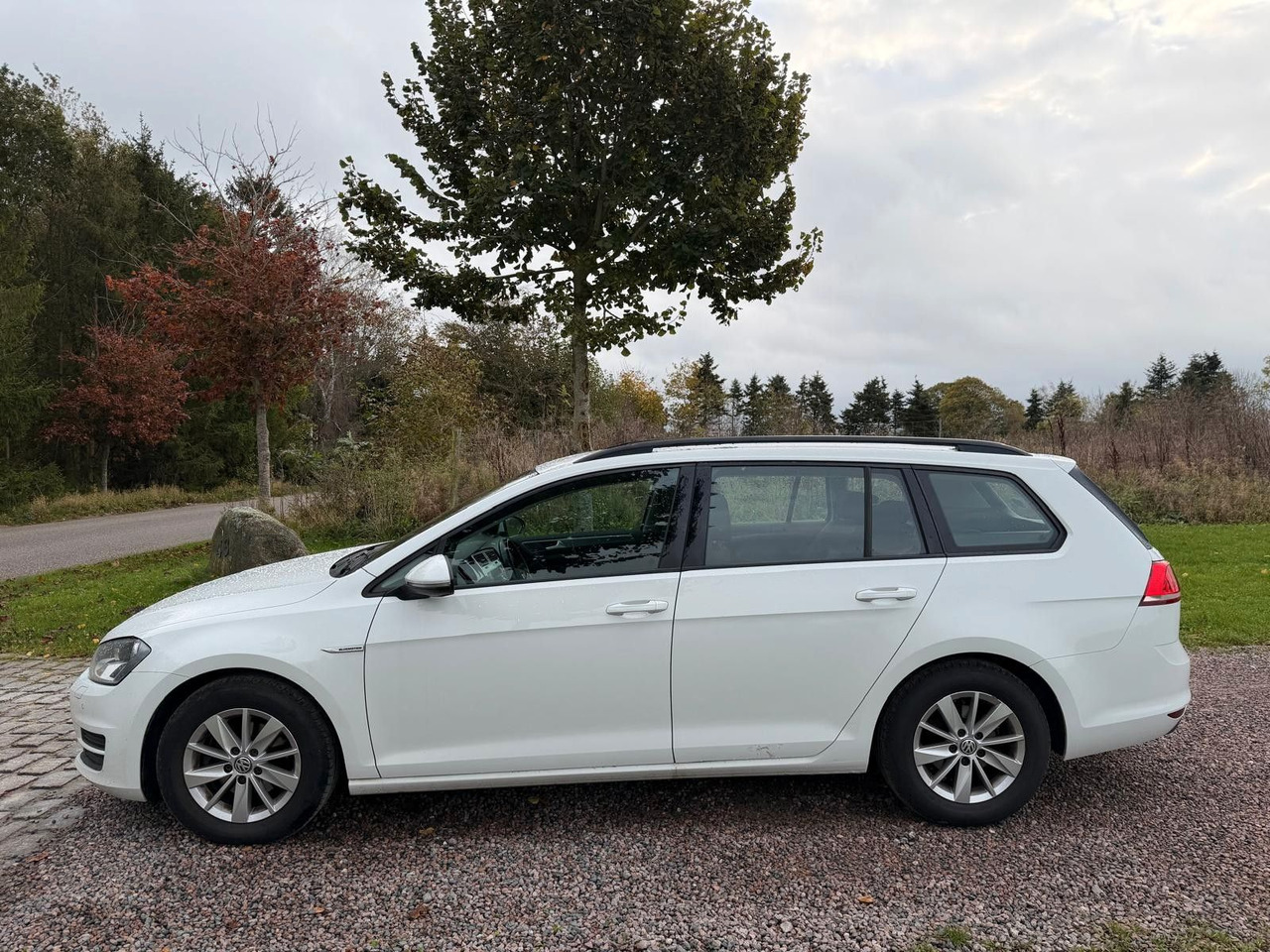 Volkswagen Golf VII Trendline BlueMotion - Station wagon: φωτογραφία 2 Volkswagen Golf VII Trendline BlueMotion - Station wagon: φωτογραφία 2