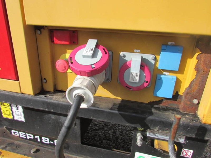 Olympian GEP 18-6 Lichtmast Zeppelin Lichtgiraffe Anhänger - Βιομηχανική γεννήτρια: φωτογραφία 4 Olympian GEP 18-6 Lichtmast Zeppelin Lichtgiraffe Anhänger - Βιομηχανική γεννήτρια: φωτογραφία 4