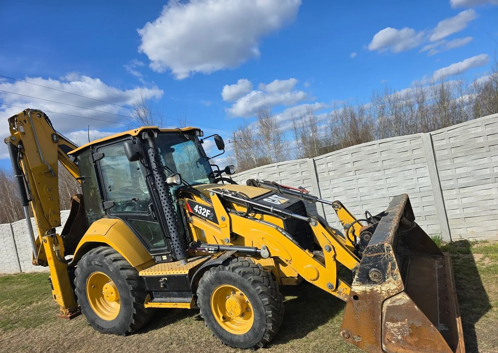 Caterpillar - Φορτωτής εκσκαφέας: φωτογραφία 1 Caterpillar - Φορτωτής εκσκαφέας: φωτογραφία 1