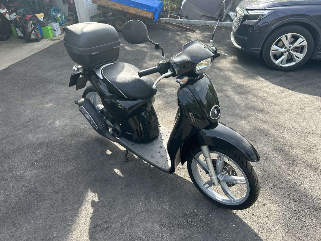 2011 Moped APRILIA APRILIA SCARABEO50 2T NERO APR - Τρέιλερ μοτοσυκλετών: φωτογραφία 2 2011 Moped APRILIA APRILIA SCARABEO50 2T NERO APR - Τρέιλερ μοτοσυκλετών: φωτογραφία 2