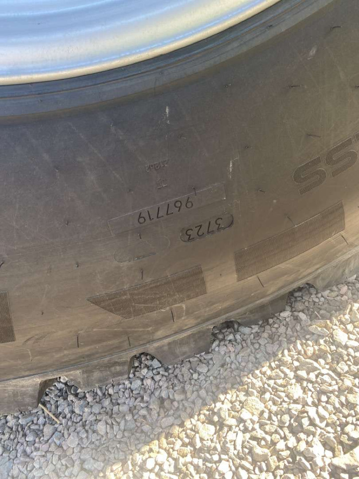 2023 Nokian Hakkapeliitta TRI industrihjul - Εργαλείο/ Εξοπλισμός: φωτογραφία 4 2023 Nokian Hakkapeliitta TRI industrihjul - Εργαλείο/ Εξοπλισμός: φωτογραφία 4