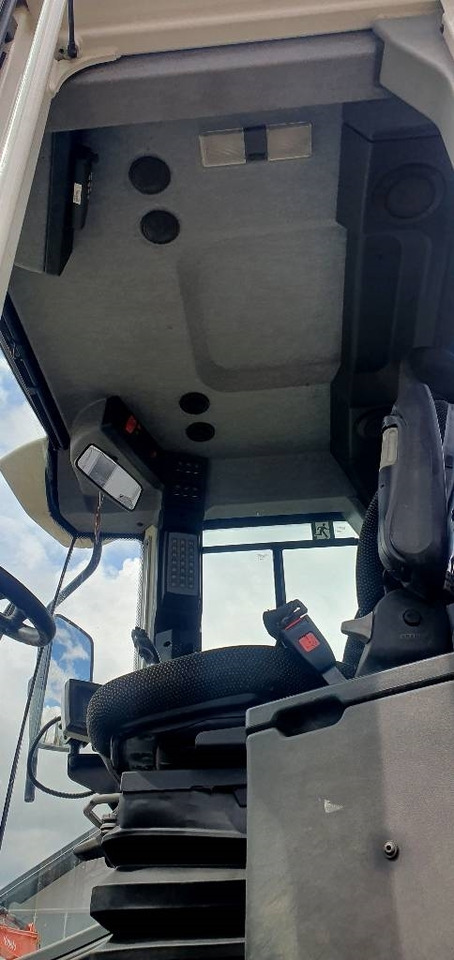 Ελαστιχοφόρος φορτωτής Liebherr L 550: φωτογραφία 7