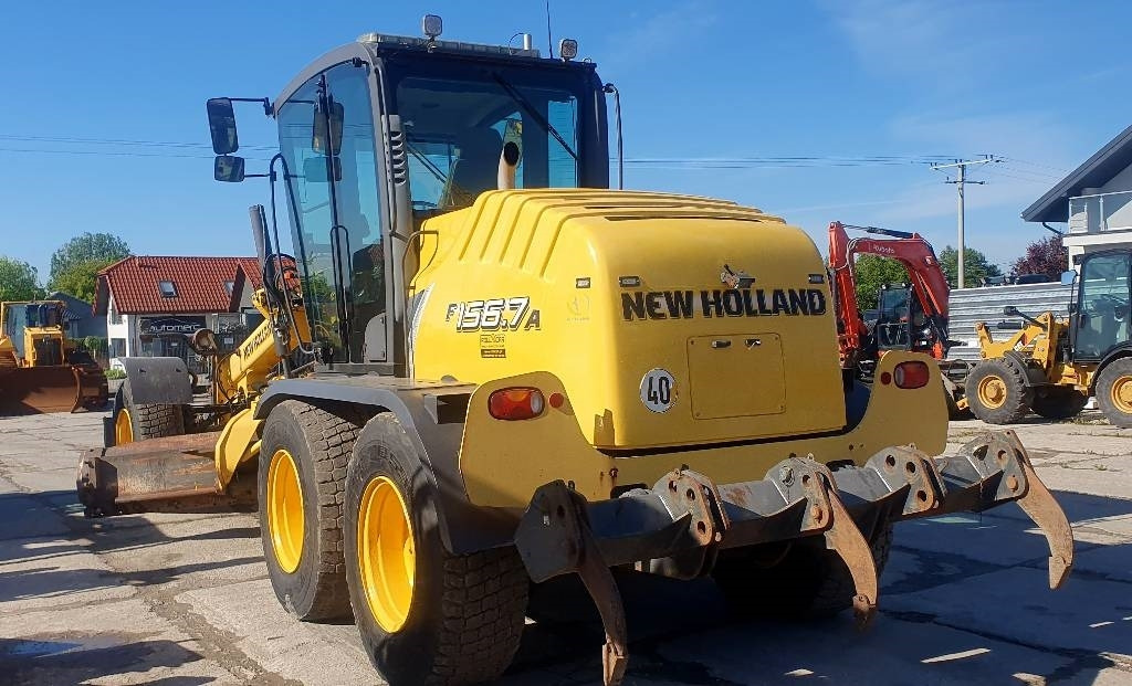 New Holland F 156.7 A - Γκρέιντερ: φωτογραφία 2 New Holland F 156.7 A - Γκρέιντερ: φωτογραφία 2
