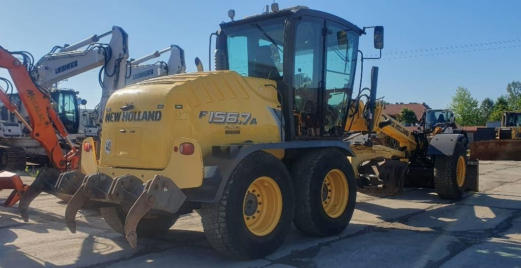 New Holland F 156.7 A - Γκρέιντερ: φωτογραφία 4 New Holland F 156.7 A - Γκρέιντερ: φωτογραφία 4