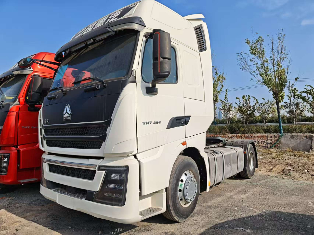 HOWO Tractor - Τράκτορας: φωτογραφία 1 HOWO Tractor - Τράκτορας: φωτογραφία 1