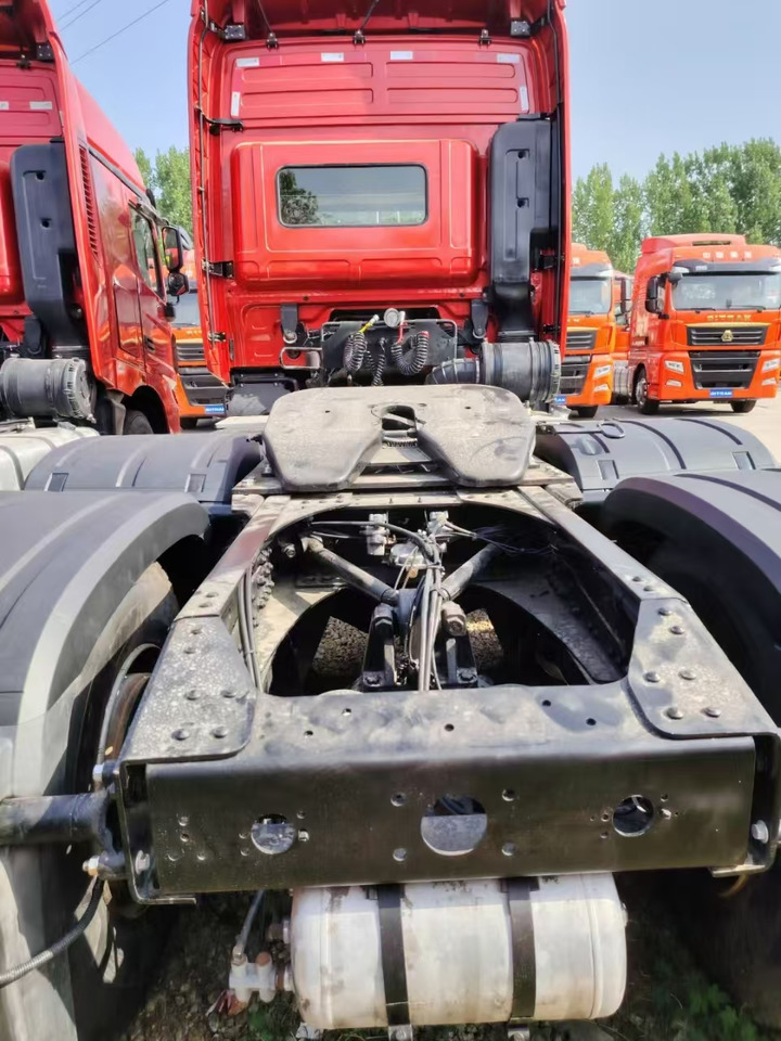 SINOTRUCK HOWO  - Τράκτορας: φωτογραφία 4 SINOTRUCK HOWO  - Τράκτορας: φωτογραφία 4