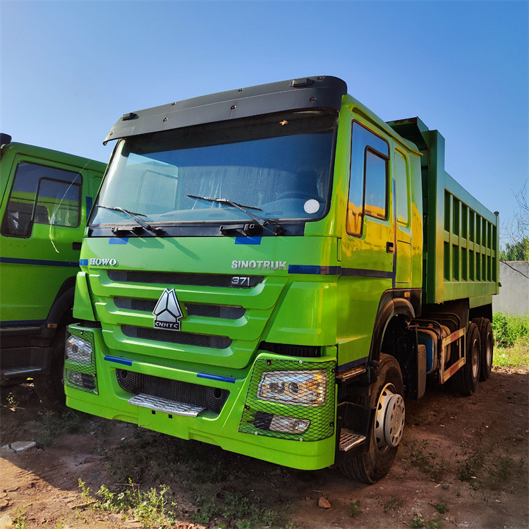 Sinotruck HOWO - Φορτηγό ανατρεπόμενο: φωτογραφία 1 Sinotruck HOWO - Φορτηγό ανατρεπόμενο: φωτογραφία 1