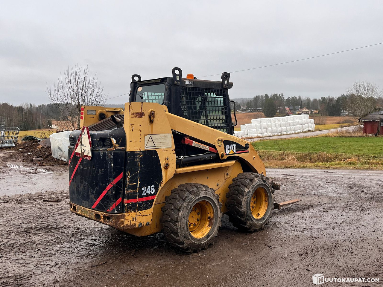 Cat 246 skid-steer loader with bucket and forks, 2002, Vihti - Φορτωτής πλάγιας ολίσθησης: φωτογραφία 3 Cat 246 skid-steer loader with bucket and forks, 2002, Vihti - Φορτωτής πλάγιας ολίσθησης: φωτογραφία 3