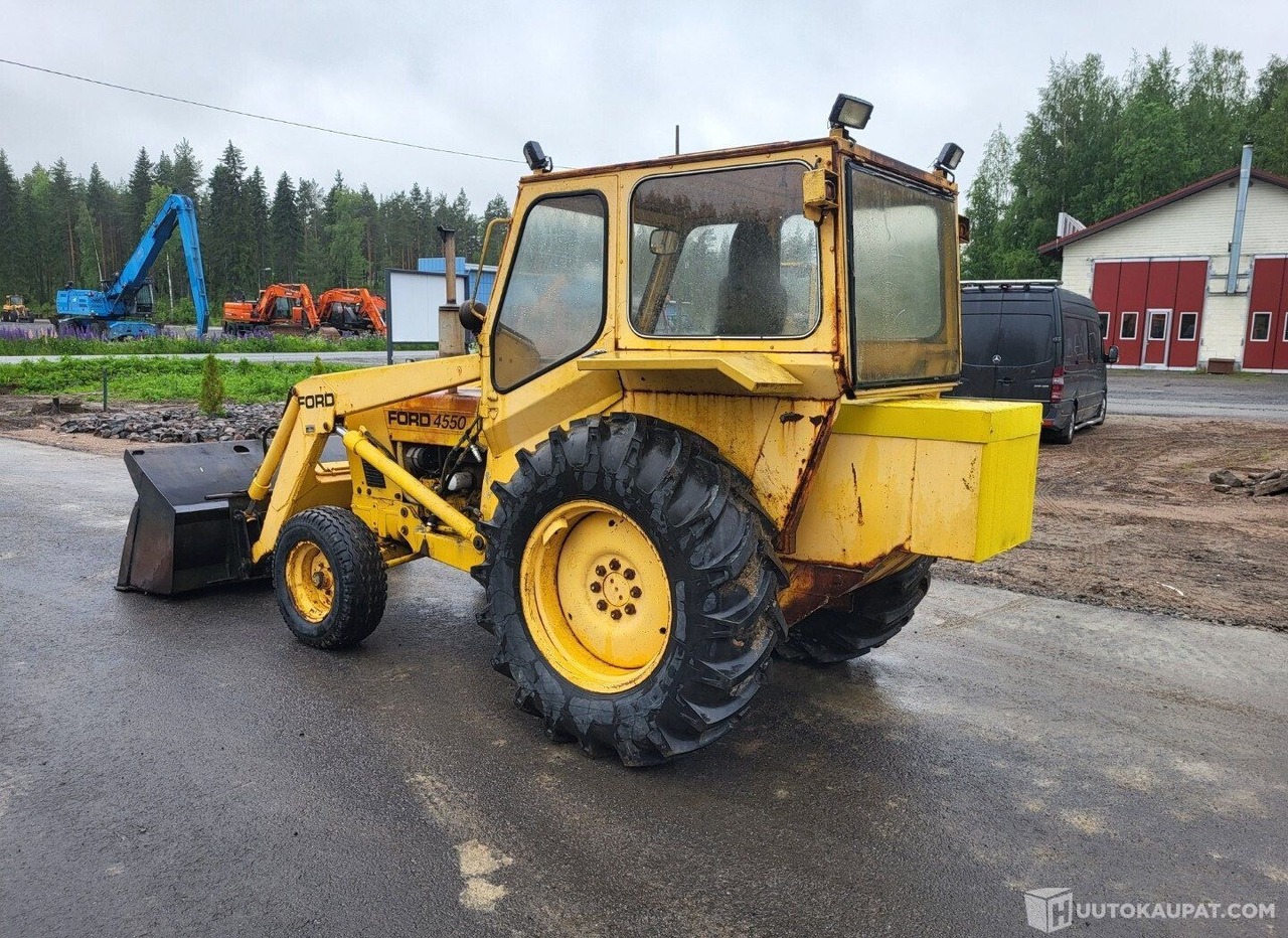 Ford 4550, 1971, Diesel Traktori + etukuormaaja MTK25, Virrat - Τρακτέρ: φωτογραφία 2 Ford 4550, 1971, Diesel Traktori + etukuormaaja MTK25, Virrat - Τρακτέρ: φωτογραφία 2