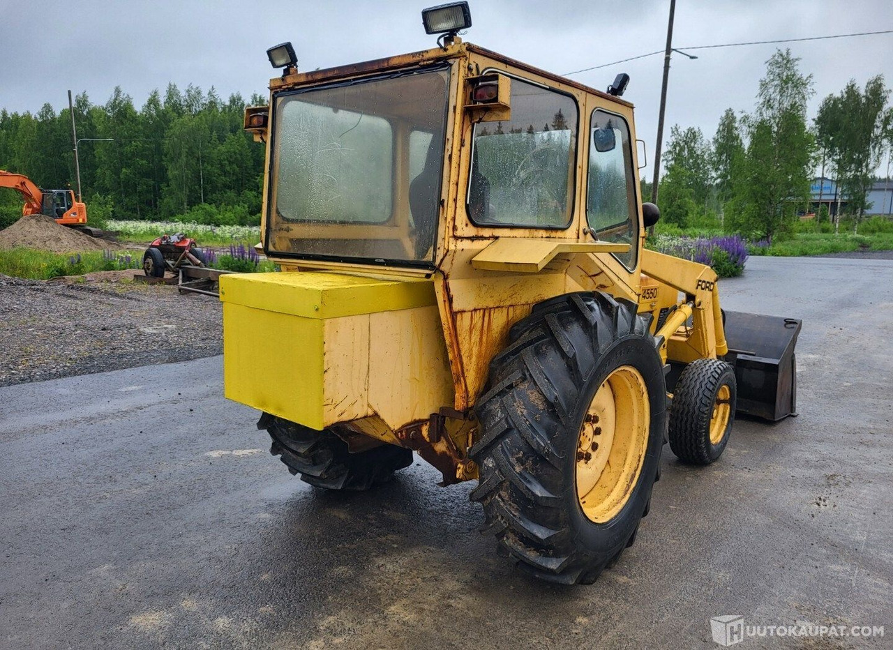 Ford 4550, 1971, Diesel Traktori + etukuormaaja MTK25, Virrat - Τρακτέρ: φωτογραφία 3 Ford 4550, 1971, Diesel Traktori + etukuormaaja MTK25, Virrat - Τρακτέρ: φωτογραφία 3