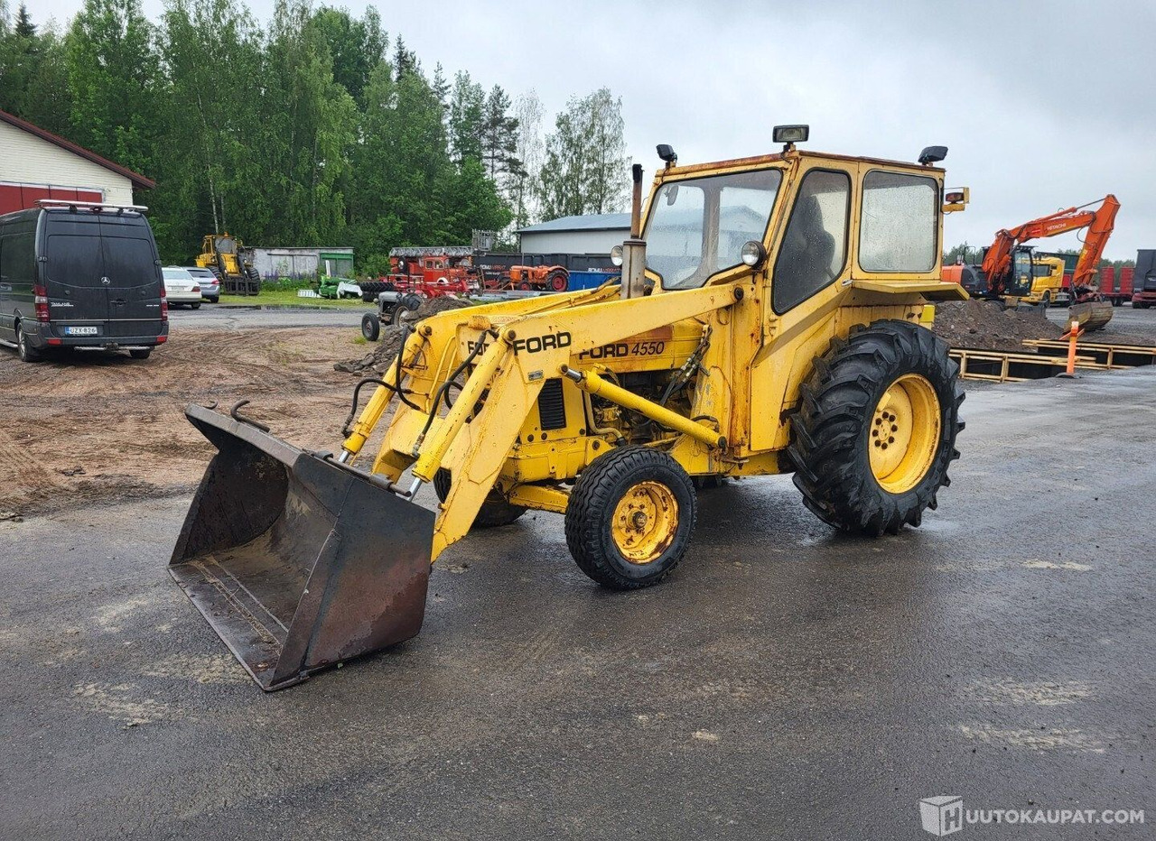 Ford 4550, 1971, Diesel Traktori + etukuormaaja MTK25, Virrat - Τρακτέρ: φωτογραφία 1 Ford 4550, 1971, Diesel Traktori + etukuormaaja MTK25, Virrat - Τρακτέρ: φωτογραφία 1