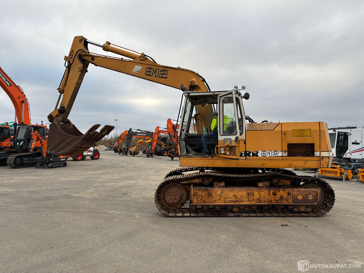 Liebherr R 912 HD, 1988 Tela alustainen kaivinkone tunteja vain 4945!!! WTK, Lempäälä - Ερπυστριοφόρος εκσκαφέας: φωτογραφία 1 Liebherr R 912 HD, 1988 Tela alustainen kaivinkone tunteja vain 4945!!! WTK, Lempäälä - Ερπυστριοφόρος εκσκαφέας: φωτογραφία 1