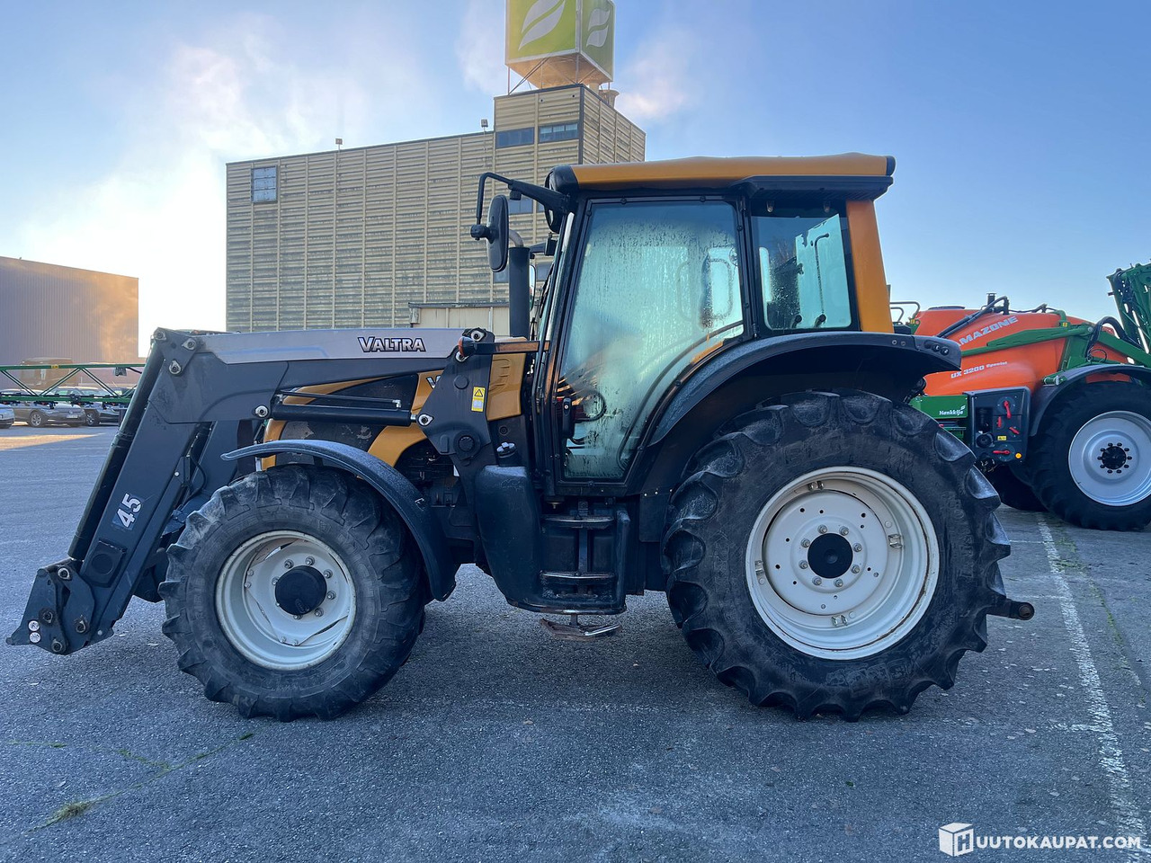 Valtra N92 tractor with loader, 5,500 h, 2010, Salo - Τρακτέρ: φωτογραφία 2 Valtra N92 tractor with loader, 5,500 h, 2010, Salo - Τρακτέρ: φωτογραφία 2
